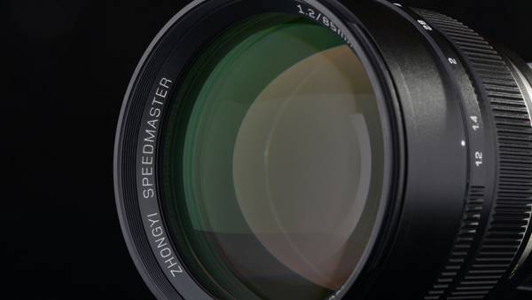 中一发布手动85mm F1.2镜头